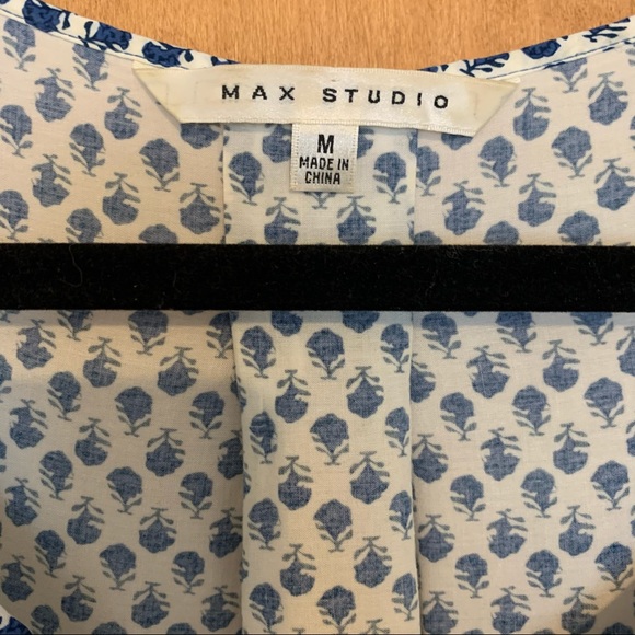 Blue and White Patterned Blouse - Picture 3 of 4